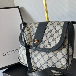 Gucci Crossbody/Shoulder Bag .